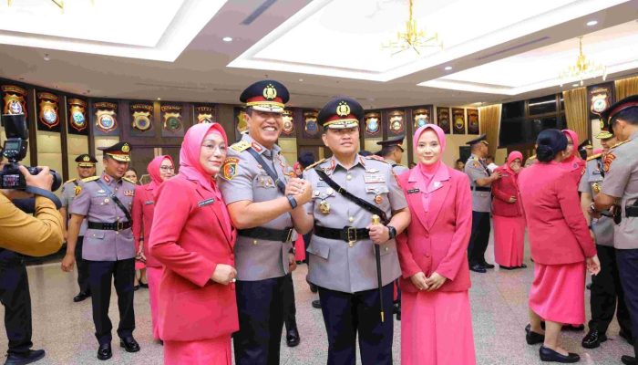 Kapolri Lantik Irjen Pol. Dr. M. Awal Chairuddin sebagai Kapolda Sulsel Gantikan Irjen Pol. Djuhandhani Rahardjo Puro