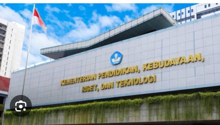 Dengarkan Keluhan Kami, Pak Menteri!” – Suara Hati Orang Tua Siswa di Makassar