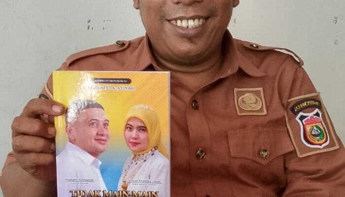 Kepala Sekolah SD Ujung Pandang Baru 1 Apresiasi Terbitnya Karya Tulis Seniman Berjudul “Tidak Main-Main WATTUNAMI”