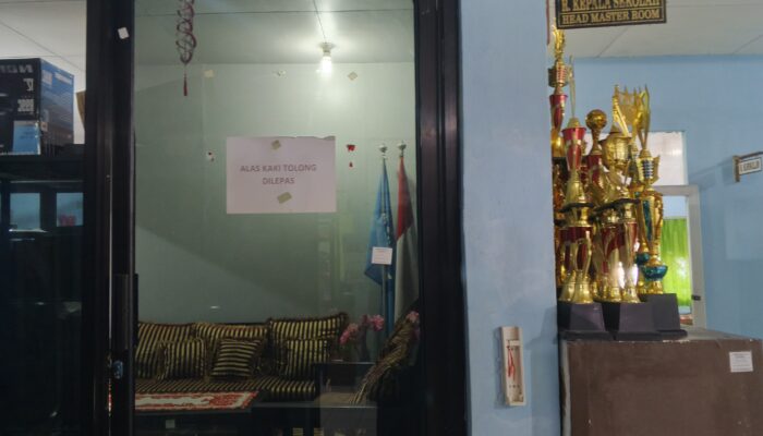 Ruangan Kepala Sekolah Terbuka, Namun Kepsek SMP Negeri 13 Makassar Tidak Ada di Tempat: Tamu Bingung dan Bertanya-Tanya