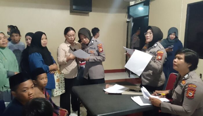 Puluhan Anak Ikuti Sunatan Massal di Polrestabes Makassar