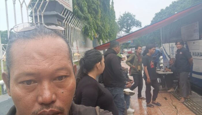 Antusias Warga Makassar Perpanjang SIM Melalui Mobil Pelayanan SIM Keliling Polrestabes